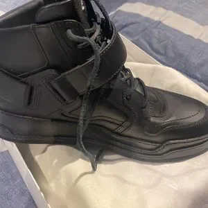 Versace | Shoes | Versace Sneakers For Men Only Worn Once  display picture 3